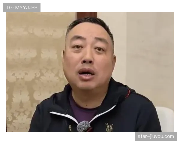 刘国梁西装出席像个影帝，下了场拎塑料盒饭又像邻居，笑死我了